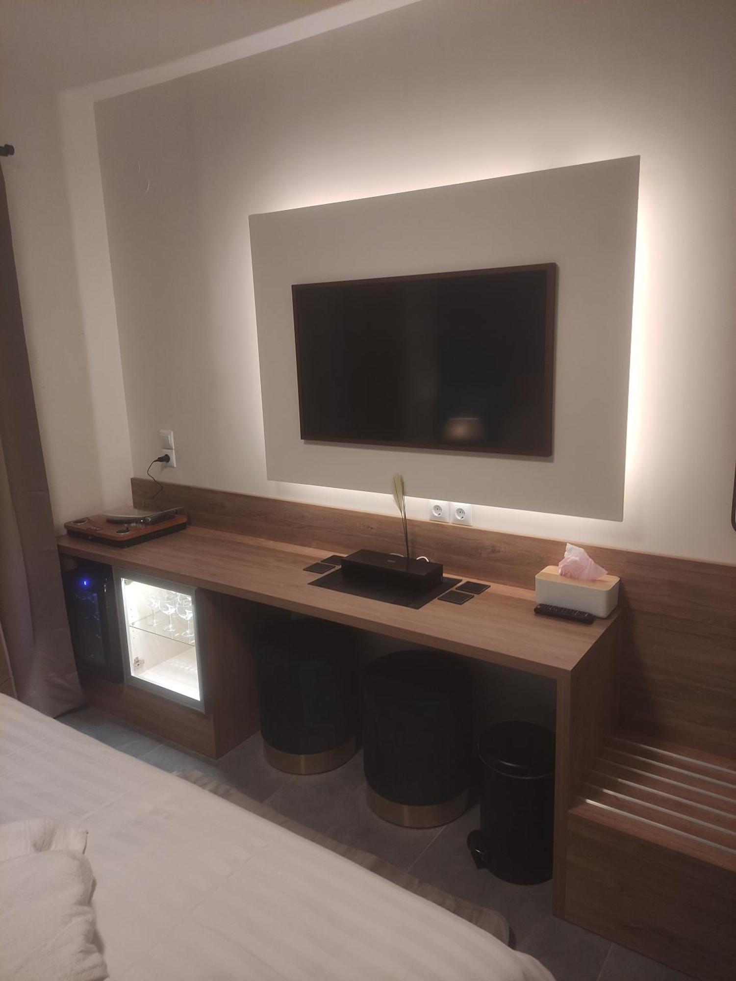 Iqoqo Hotels - Luxury Suites Ioannina Buitenkant foto